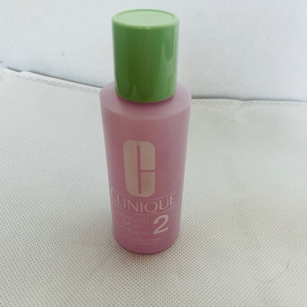CLINIQUE Makeup Set Bundle of Three Items. - Picture 3 of 5